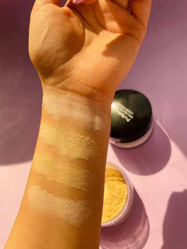 پودر فیکس یا تثبیت کننده آرایش مک موجود در سه رنگ