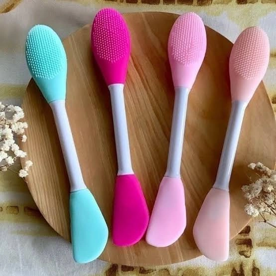 براش دو طرفه سیلیکونی مناسب شستشوی صورت و اسکراب کردن