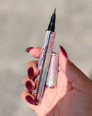 خط چشم ماژیکی مک رنگ مشکی فوق العاده پرمواد و مشکی