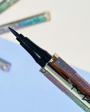 خط چشم ماژیکی مک رنگ مشکی فوق العاده پرمواد و مشکی