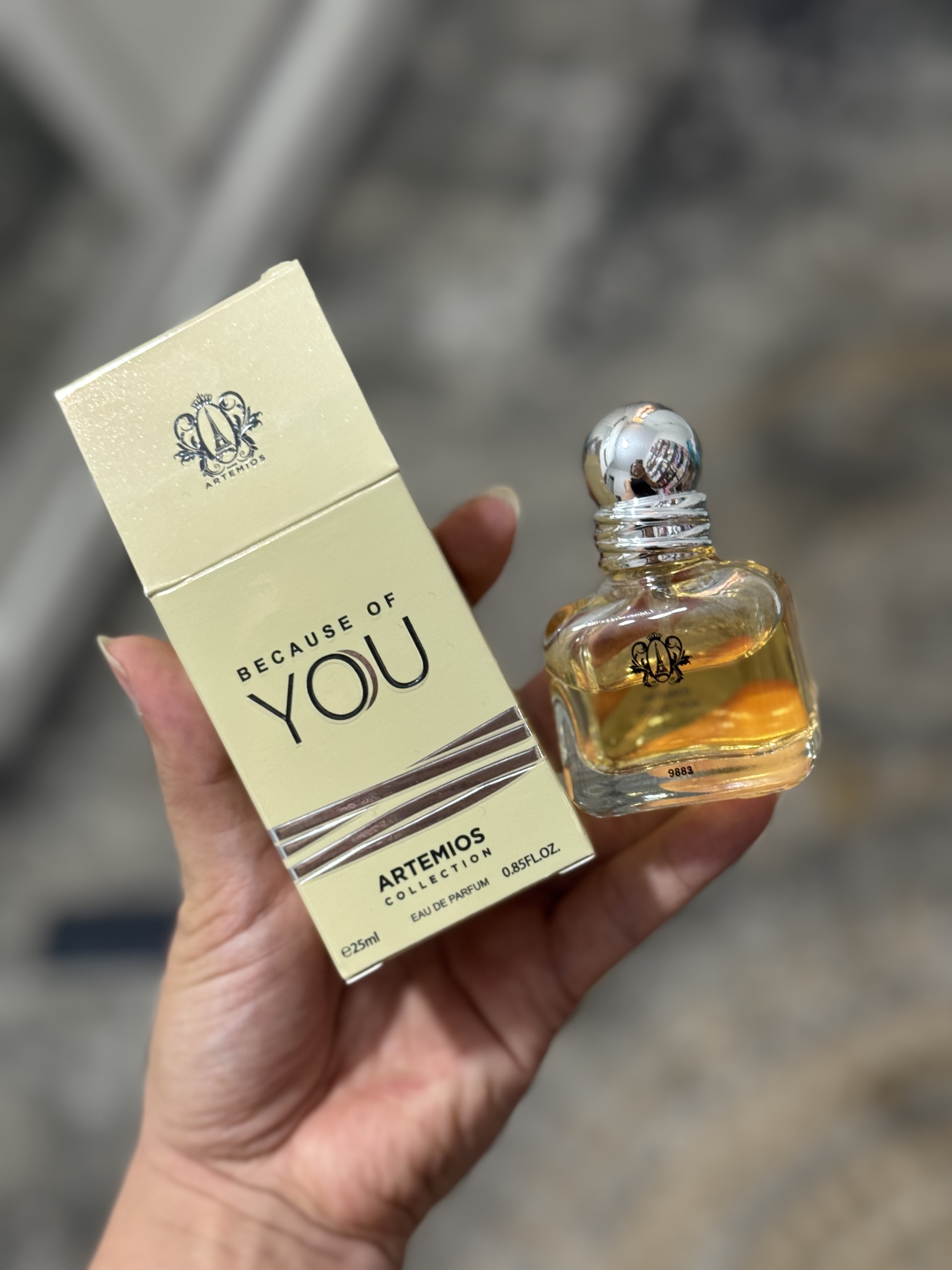 عطر ادکلن ۲۵‌ میل YOU شیرین و خنک رایحه بسیار خوشبو و شیک