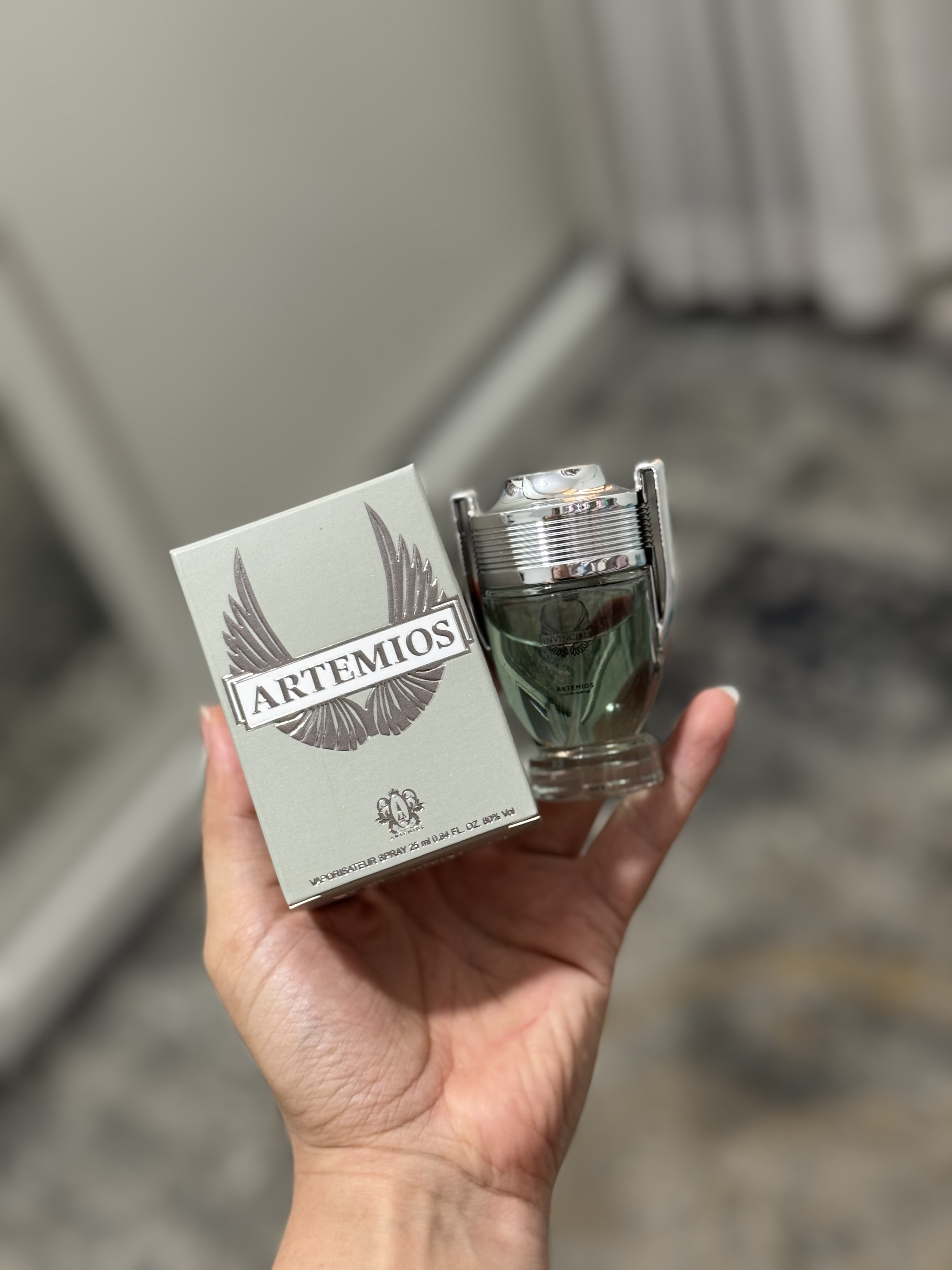 عطر مردانه ۲۵ میل رایحه اینوکتوس Invictus انتخابی شیک برای آقایان