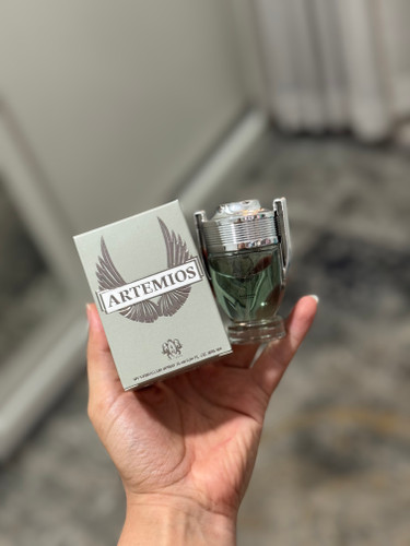 عطر مردانه ۲۵ میل رایحه اینوکتوس Invictus انتخابی شیک برای آقایان